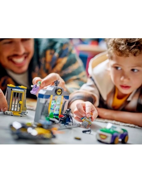 Lego - DC Comics - Batcaverna con Batman, Batgirl e The Joker - 76272